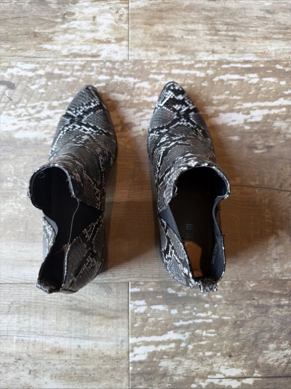 BAR III Gabby Studded Black & White Snake Print Ankle Boots Women’s 6.5 - Picture 6 of 8